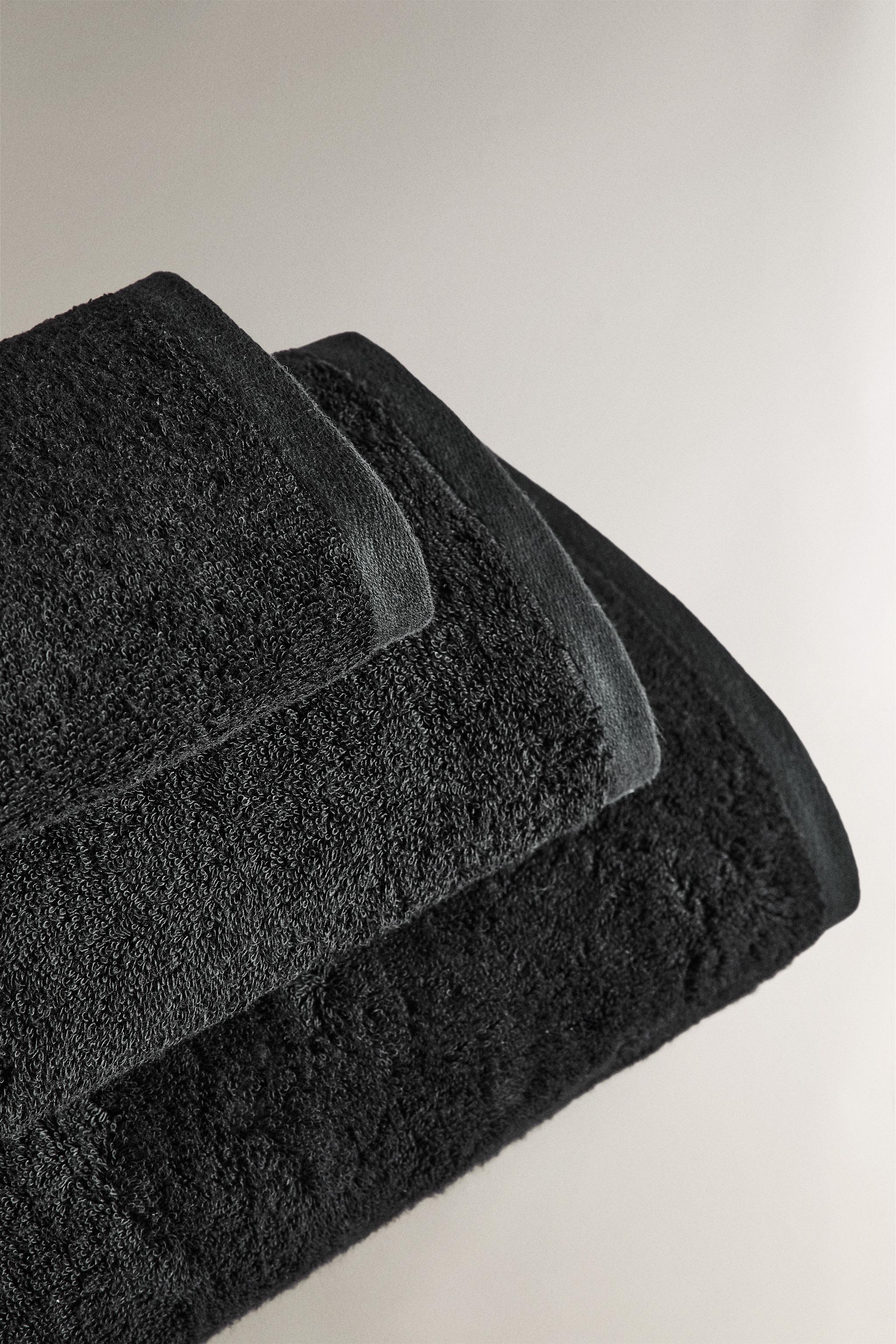 TERRYCLOTH BATH TOWEL WITH A PLAIN DESIGN